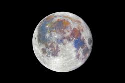 Viral Foto Bulan dengan Permukaan Berwarna Super Cantik, Ini Faktanya!