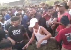 Pelaku Jambret di Karawang Kritis Diamuk Massa usai Sembunyi 3 Jam dalam Empang<