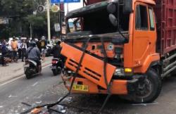 Kecelakaan Beruntun 4 Kendaraan di Mojokerto, 5 Orang Luka-Luka