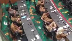 Viral Sekda hingga Kepala OPD di Bangkalan Nonton Drama China saat Sidang Paripurna<