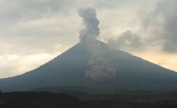 Gunung Semeru Meletus Hari Ini, Luncurkan Awan Panas 4,5 Km ke Besuk Kobokan<