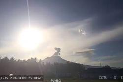 Gunung Ibu Meletus, Muntahkan Kolom Abu 700 Meter ke Langit Halmahera Barat<