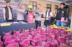 Terbongkar! Kepala SMK di Brebes Oplos Elpiji Subsidi Dalam Gudang Sekolah<