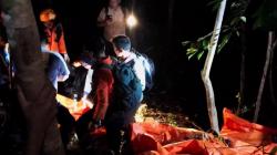 8 Ambulans Dikerahkan Evakuasi Korban Tewas Helikopter PK-CFX Jatuh di Sekadau<