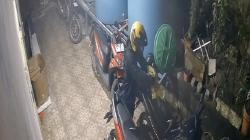 Sakit Hati Dipecat, Pria di Batam Nekat Bakar 4 Motor Rekan Kerja<