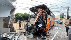 Kecelakaan Bus dan Truk Tangki di Luwu, 1 Orang Tewas 5 Luka<