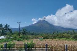 Gunung Lewotobi Laki-laki di NTT Erupsi, Muntahkan Abu Vulkanis Setinggi 300 Meter<