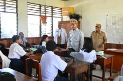 Gibran Tinjau Papua, Minta Program MBG Diprioritaskan di Daerah Terpencil