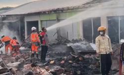 41 Kios di Pasar Baru Tuban Terbakar, Bupati Lindra Percepat Pemulihan Pedagang