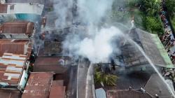 Kebakaran Hebat di Permukiman Padat Samarinda, 6 Rumah Hangus<