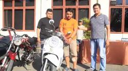 Modus Perampokan Bersenpi di Parkiran Masjid Langkat, Pelaku Pura-Pura Pinjam HP<