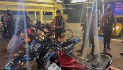 Ratusan Pemuda Balap Liar di Makassar Kocar-Kacir Digerebek Polisi, 7 Orang Ditangkap<