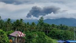 Gunung Dukono di Halmahera Barat Meletus Hari Ini, Kolom Abu 1.200 Meter<