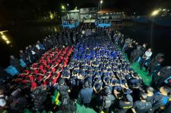 Penampakan Ratusan Napi Risiko Tinggi Dipindahkan ke Nusakambangan<