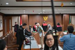 JPU KPK Bacakan Replik pada Sidang Kasus Dugaan Korupsi Pengadaan LNG