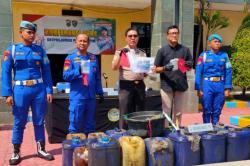 Terbongkar! Penyelundupan Solar Subsidi di Tanjung Perak Digagalkan, 930 Liter Disita<