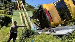 Kecelakaan di Kota Batu, Truk Gagal Menanjak Terjun ke Jurang <