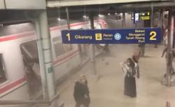Breaking News: KRL Commuter Line Kecelakaan di Bekasi