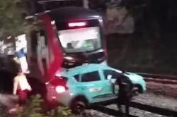 Gara-Gara Taksi, KA Argo Bromo dan KRL Tabrakan di Bekasi Timur