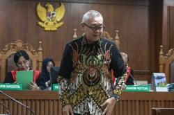 Bacakan Duplik Pribadi, Terdakwa Hari Karyuliarto Tegaskan Tak Ada Aliran Dana