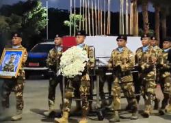Pemakaman Praka Rico Pramudia, Prajurit TNI yang Gugur di Lebanon Diwarnai Isak Tangis<