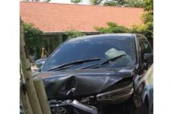 Kecelakaan di Bojonegoro, Mobil Avanza Hilang Kendali Tabrak 7 Siswa di Sekolah<