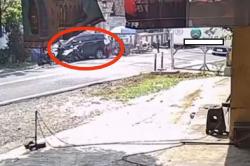 Kecelakaan Mobil Kepala Dinas di Pandeglang Tabrak Siswa SD di Sekolah, 2 Orang Tewas<