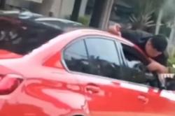 Polisi: Pria Nemplok Mobil di Jakbar Cekcok Diduga gegara Masalah Keluarga