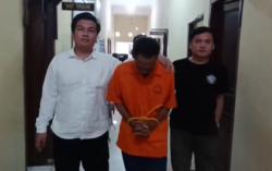 Bejat! Oknum Guru PNS di Tulang Bawang Cabuli 3 Siswi SD Dalam Kelas<