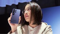 Bernadya Coba Langsung Galaxy S26 Ultra: Desain Tipis Cocok untuk Mobilitas<