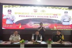 WNA China Rampok Rumah Mewah di Bogor Pakai Topeng Lionel Messi, 2 Orang Ditangkap<