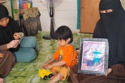 Tangis Penyesalan Ibunda Mandala Rizky, Tak Mampu Penuhi Permintaan Sepatu Terakhir Sang Anak<