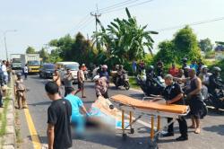 Kecelakaan 2 Motor dan Truk di Cikampek Karawang, 1 Orang Tewas Mengenaskan<