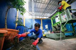 Fasilitas Pengolahan Sampah Organik Pasar Kramat Jati Beroperasi Lagi