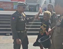 Pengemis Modus Ngesot di Jam Gadang Bukittinggi Ditangkap, Ternyata Bisa Jalan<