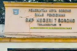 Oknum Guru di Sorong Diduga Bakar Rambut Siswa saat Apel, Korban sampai Trauma<