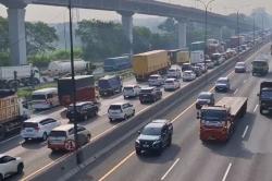 Libur Panjang Kenaikan Yesus Kristus, Tol Japek dan MBZ Padat Merayap