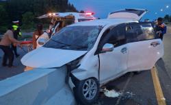 Kecelakaan Maut Avanza Tabrak Pembatas Jalan di Tol Pekanbaru, 2 Tewas 7 Luka<
