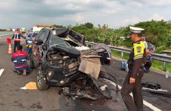 Kronologi Mobil Anggota DPR Gus Hilman Tabrak Truk di Tol Paspro, 2 Staf Tewas<