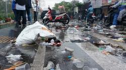 Sampah Berserakan Usai Konvoi Kemenangan Persib Bandung, Botol hingga Sisa Mercon<
