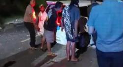 Diduga Sopir Mengantuk, Mobil Datsun Tabrakan dengan Truk di Jember<