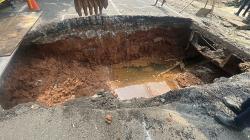 Terungkap! Ini Penyebab Jalan Lenteng Agung Ambles hingga 3 Meter 