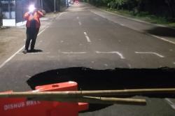 Jalan Lenteng Agung Jaksel Amblas, Polisi Minta Pengendara Hati-Hati
