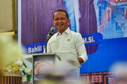 Bahlil Penasaran Pencipta Lagu Viral MBG Mas Bahlil Ganteng, Mau Ajak Makan Bareng