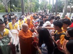 Ribuan Umat Buddha Rayakan Tri Suci Waisak 2570 BE di Wihara Ekayana Arama