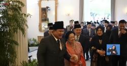 Momen Akrab Prabowo Gandeng Tangan Megawati hingga Tertawa Bersama