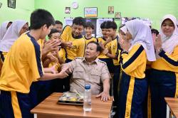 Prabowo Titip Pesan ke Siswa SMPN 111 Jakbar: Belajar yang Baik 