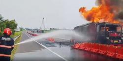 Truk Tangki BBM Terbakar di Tol Cisumdawu, Arus Lalin Macet Parah<