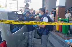 Warga Gianyar Geger, Pemandu Tamu Ditemukan Tewas dalam Mobil<