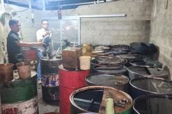 Gerebek Gudang BBM Ilegal di Bangka Barat, Polisi Sita 8.000 Liter Solar dan Tangkap 3 Pelaku